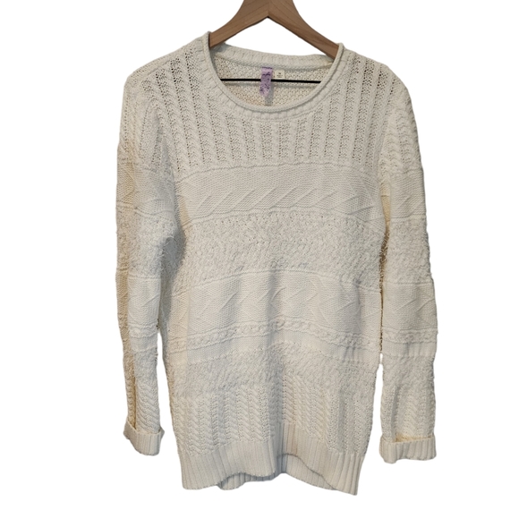 EUC Francesca's Alya Textured Eyelash Ivory Rolled Neck Sweater - Picture 8 of 11